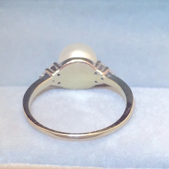 14k Solid White Gold Genuine White Pearl & Diamond Ring - Picture 6 of 11
